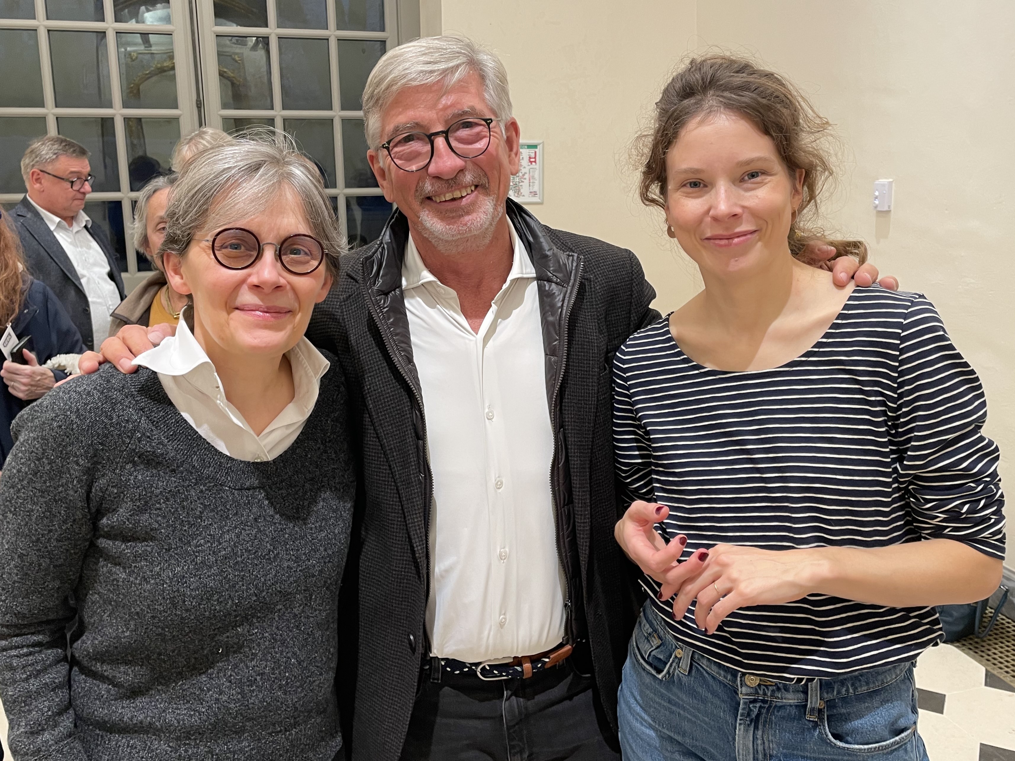 Sandrine Détienne (secrétaire), Bernhard Lorenz (président) et Raphaëlle Lacord (lauréate du prix PFC 2024)